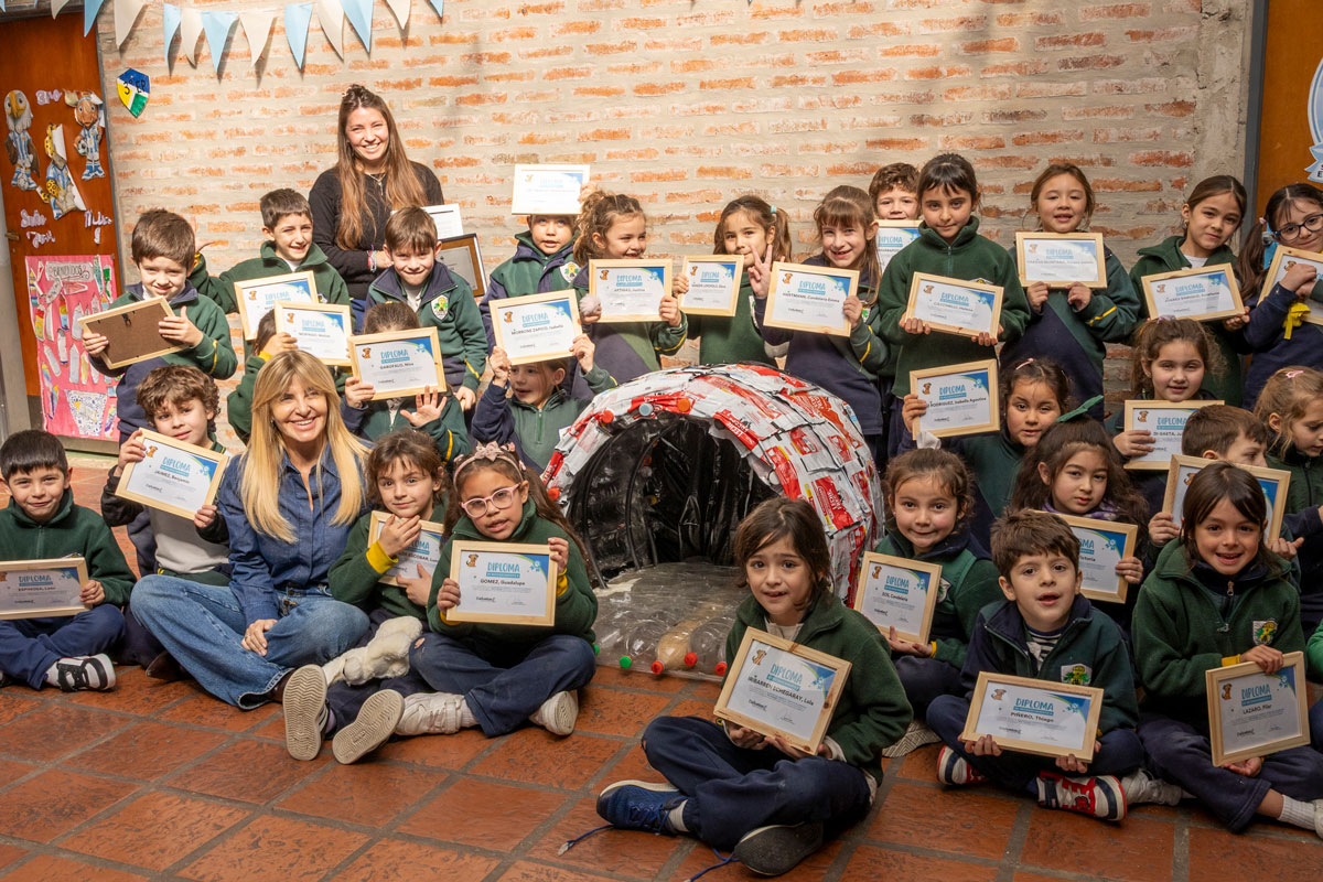 Marisa Fassi reconoció a los alumnos de Silos por el proyecto ambiental “Ecocuchas”